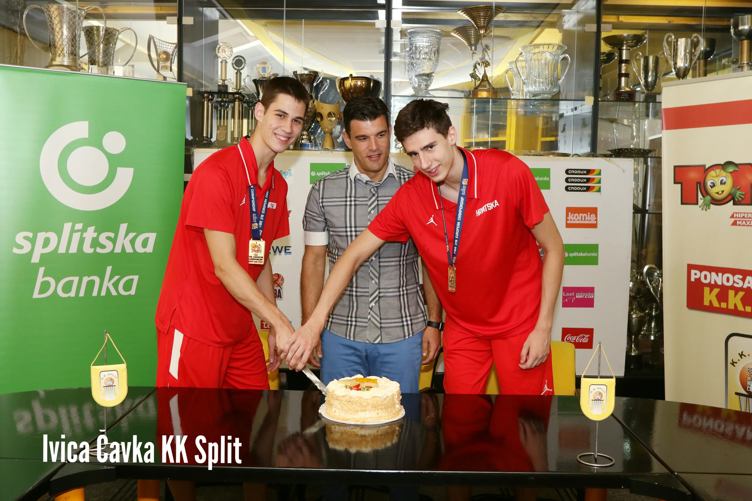 Torta za zlatne momke Perasovića i Perkušića