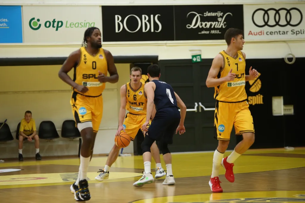 DJ oduševio zakucavanjima, rutinska pobjeda Splita nad Dubravom
